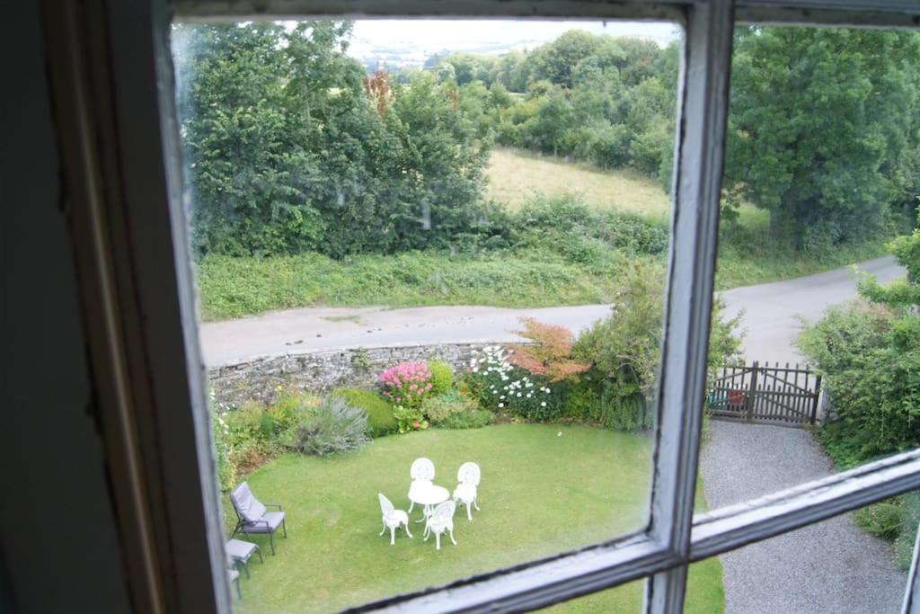 Top Floor At Cantref House Brecon Exteriör bild