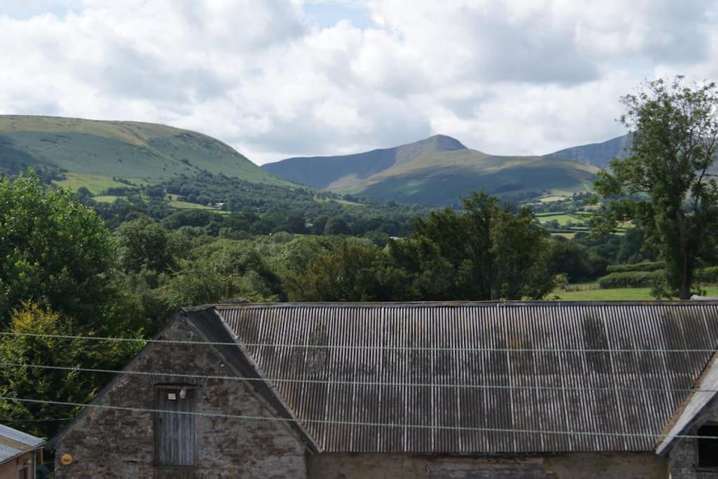 Top Floor At Cantref House Brecon Exteriör bild